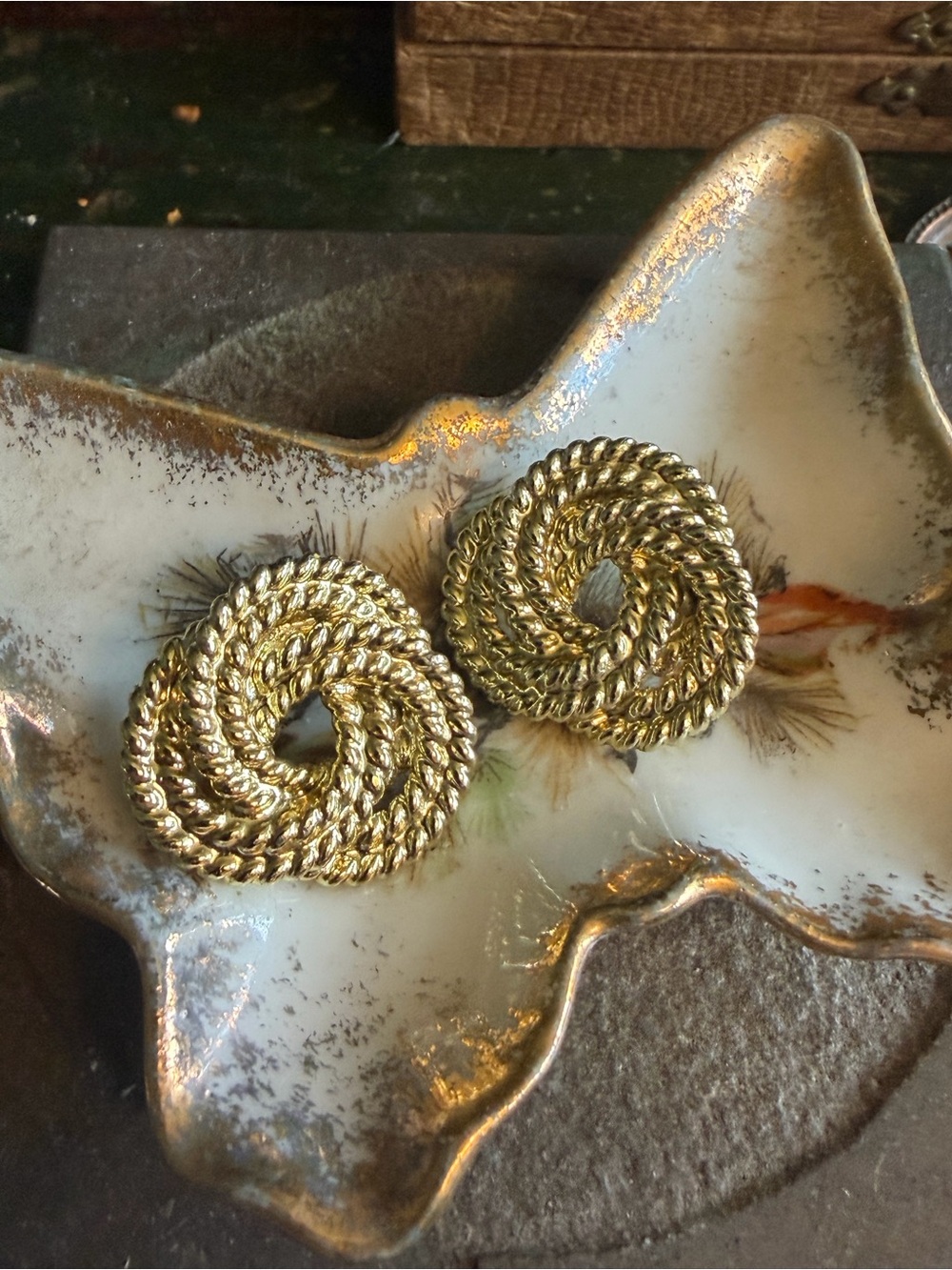 Vintage gold tone braided rope earrings